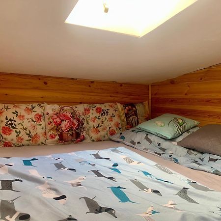 Tiny House - Chatka V Rezi U Prahy Husinec  Экстерьер фото